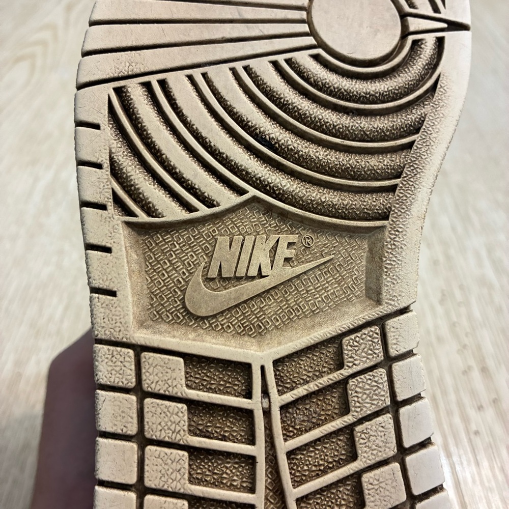 Men’s Nike Jordan 1 Retro High OG Perforated (Back/White) - Picture 13 of 16